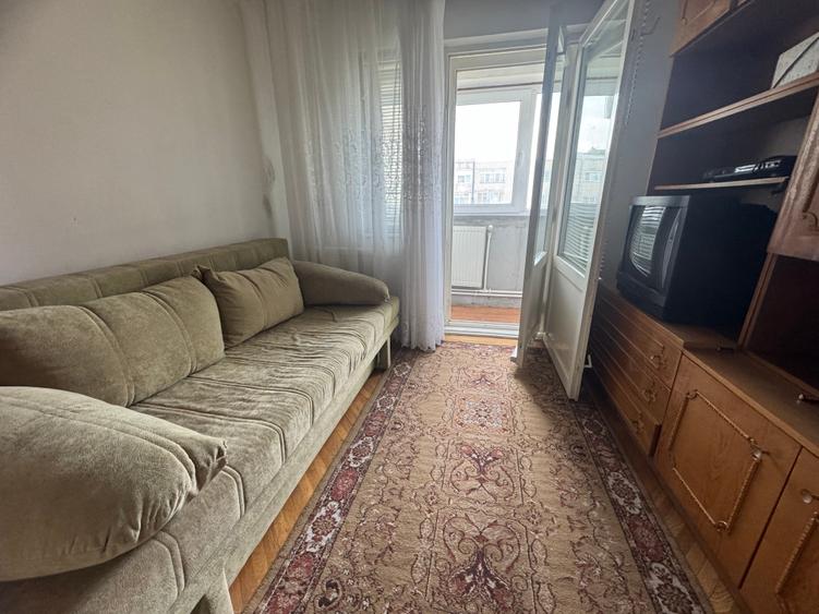 Apartament cu 4 camere decomandat în Dacia