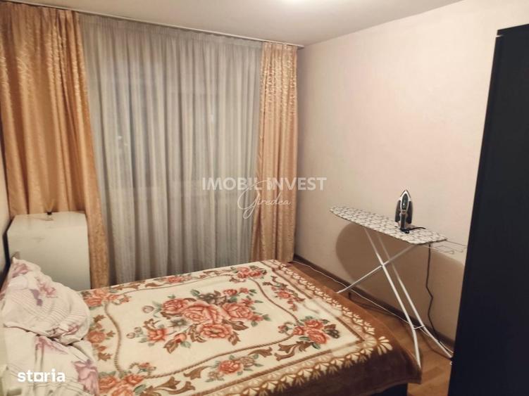 Apartament cu 3 camere decomandat în Cetate