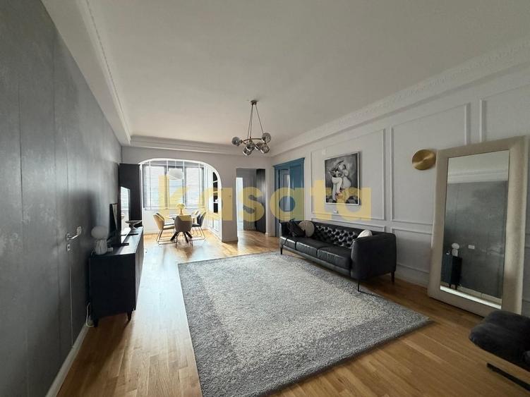 Apartament cu 4 camere decomandat, mobilat în Calea Victoriei