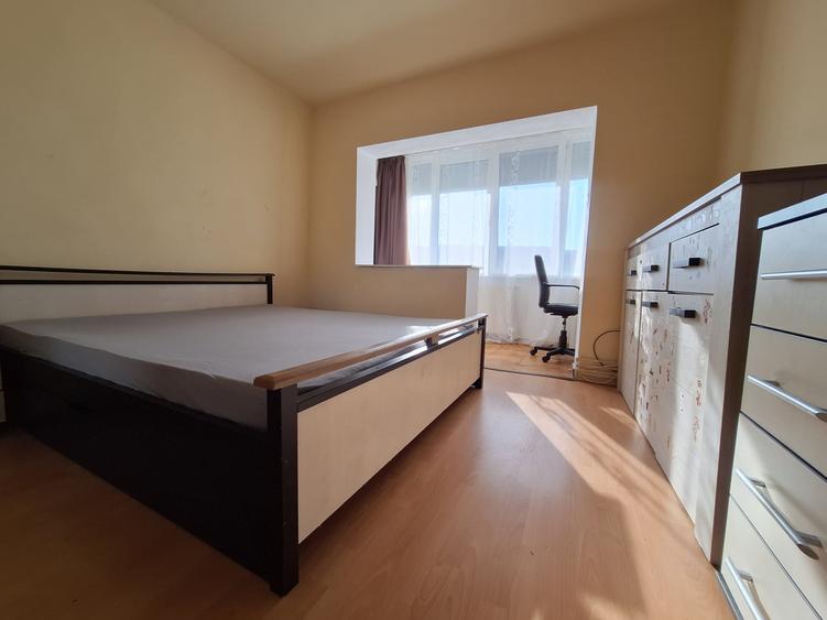 Apartament cu 3 camere decomandat, mobilat în Lipovei
