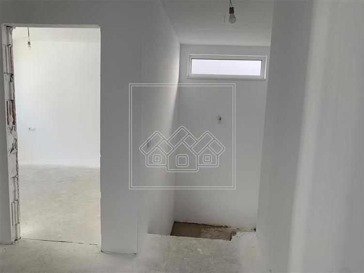 Casă individuală cu 4 camere cu Teren 277 Mp în Gușterița