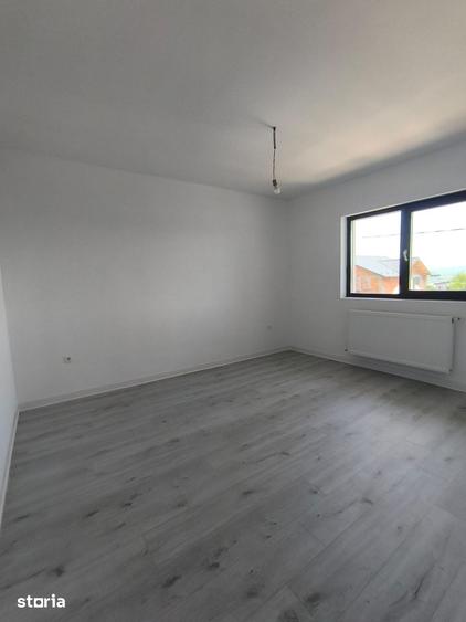 Casă cu 4 camere cu Teren 325 Mp în Valea Adâncă