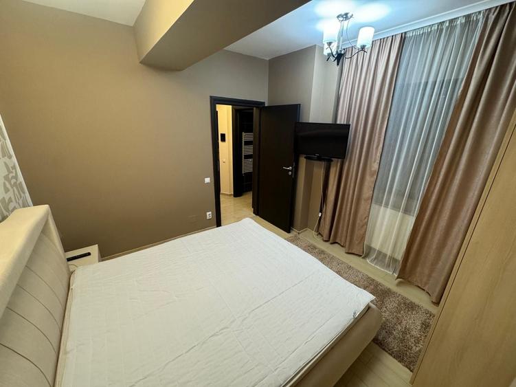 Apartament cu 2 camere semidecomandat, mobilat în Decebal