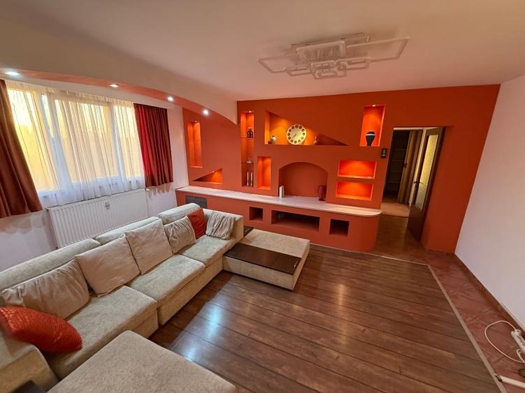 Apartament cu 3 camere, mobilat în Drumul Taberei