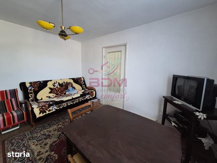 Apartament cu 3 camere semidecomandat în Micro 1
