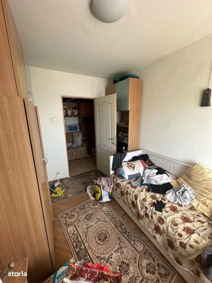 Garsonieră în Roșu