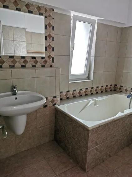 Apartament cu 4 camere în Unirii
