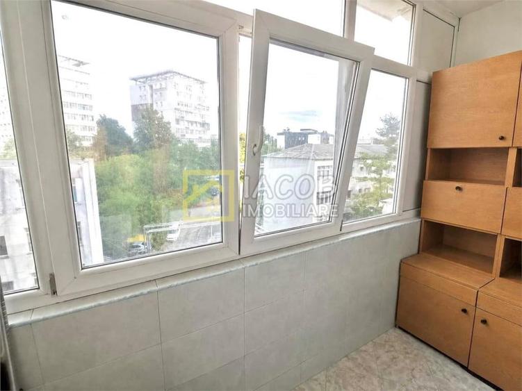 Apartament cu 3 camere decomandat în Alecu Russo