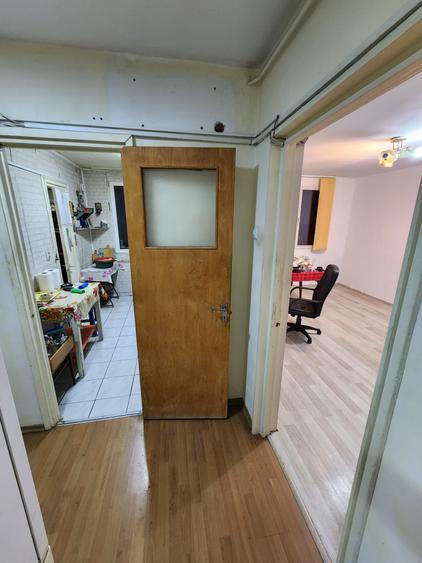Apartament cu 4 camere decomandat în Berceni