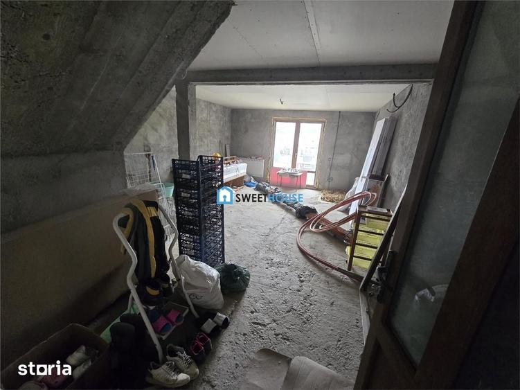 Casă cu 8 camere cu Teren 3000 Mp în Beclean