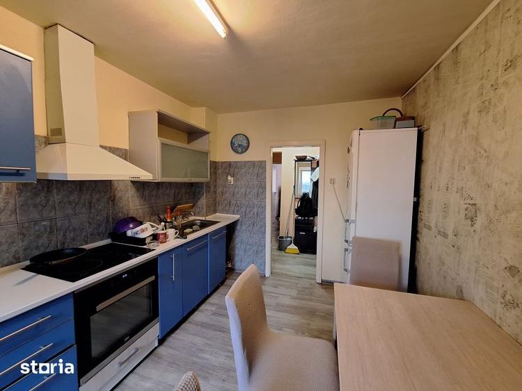 Apartament cu 3 camere decomandat, mobilat în Aradului