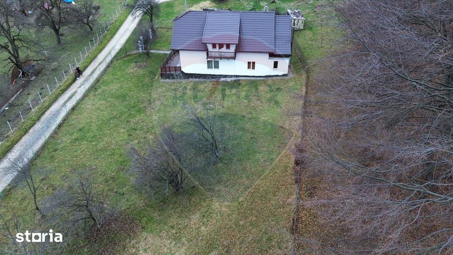 Casă cu 7 camere cu Teren 3580 Mp în Tohănița