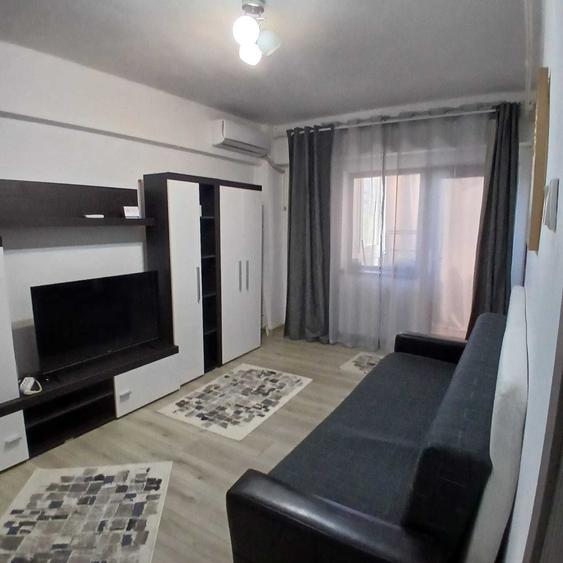 Garsonieră decomandată în Central