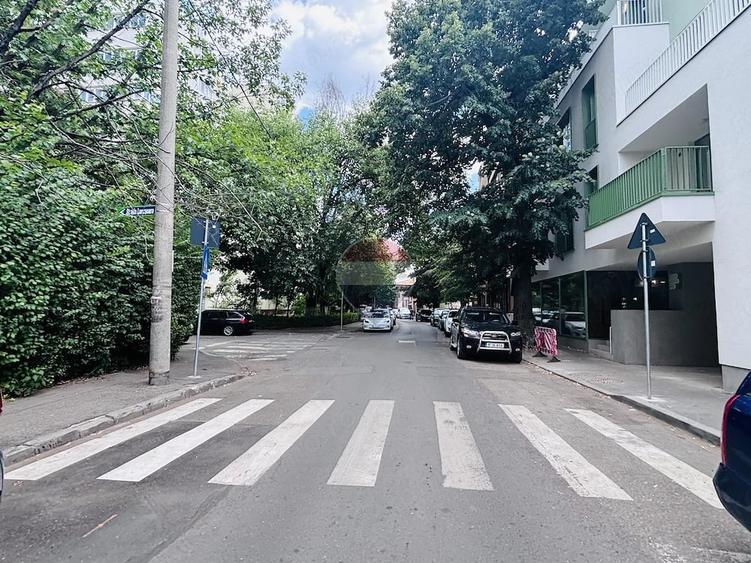 Apartament cu 3 camere decomandat în Ștefan cel Mare