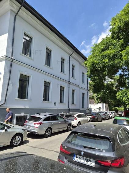 Casă individuală cu 16 camere cu Canalizare în Ultracentral