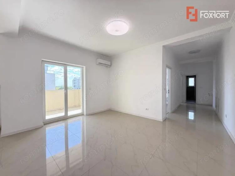 Apartament cu 3 camere semidecomandat în Torontalului