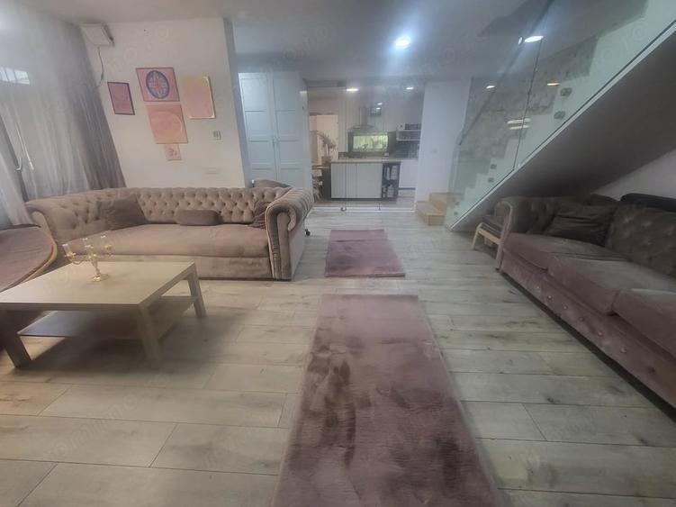 Casă cu 9 camere cu Teren 622 Mp în Sud