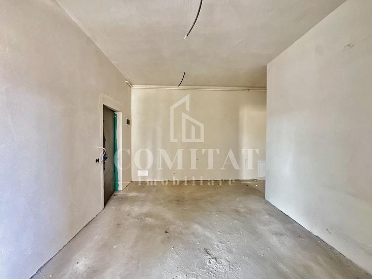 Apartament cu 3 camere semidecomandat în Florești