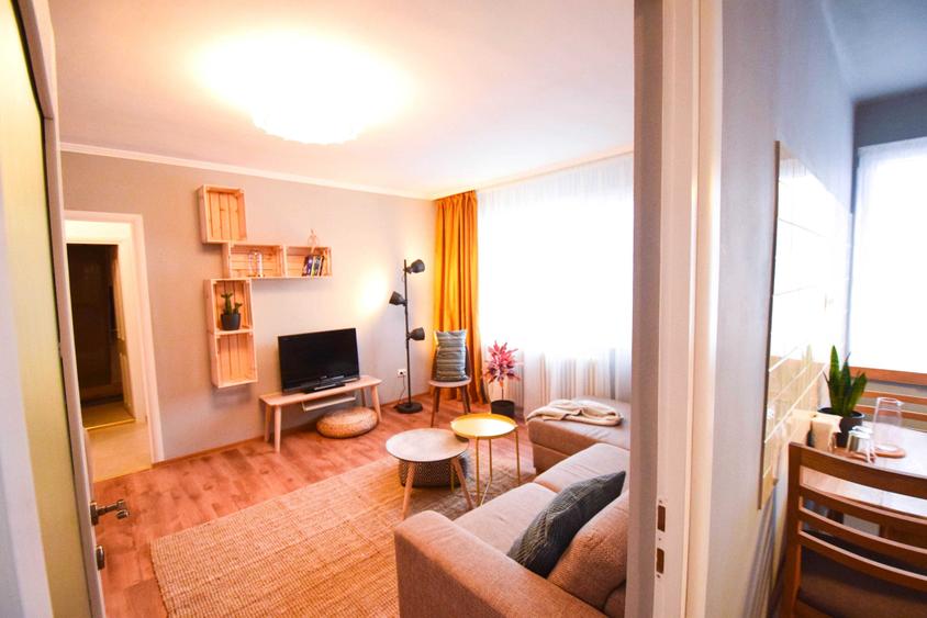 Apartament cu 3 camere decomandat în P-ța Mihai Viteazul