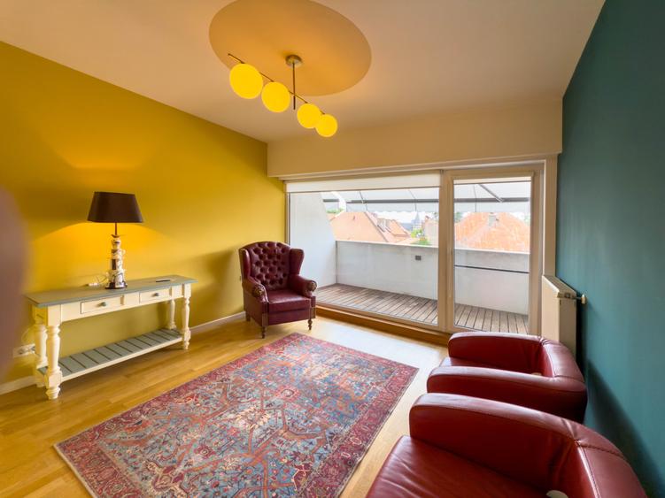 Penthouse cu 3 camere, mobilat în P-ța Victoriei