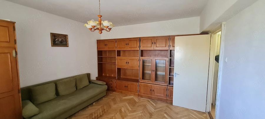 Garsonieră decomandată în Sud