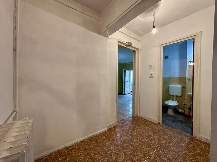 Garsonieră decomandată în Gorjului