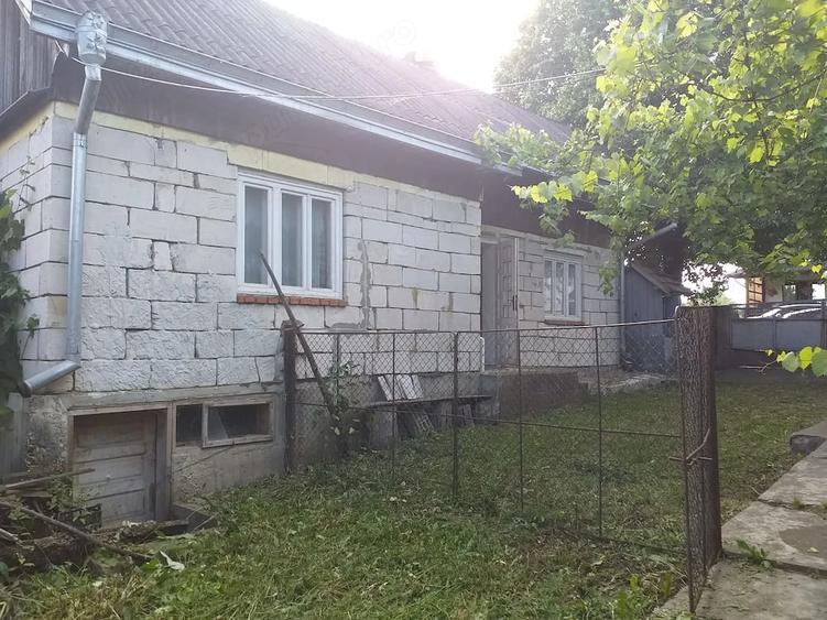 Casă cu 6 camere cu Teren 10000 Mp în Soloneț
