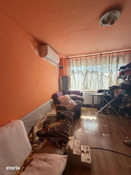 Apartament cu 2 camere semidecomandat în Craiovița Nouă