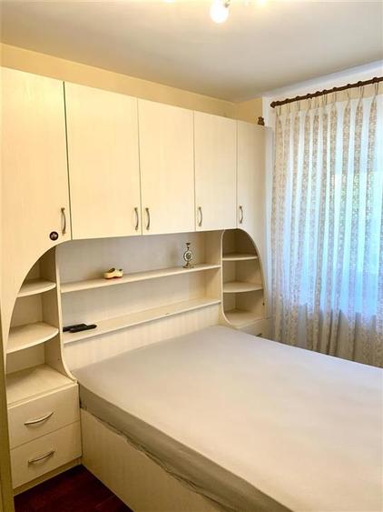 Apartament cu 3 camere semidecomandat în Rogerius