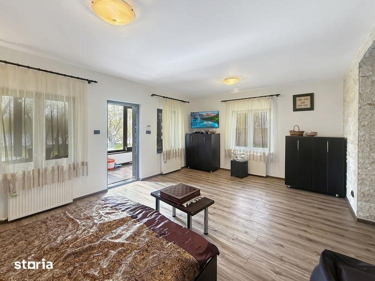 Casă cu 2 camere cu Teren 1500 Mp în Sinești