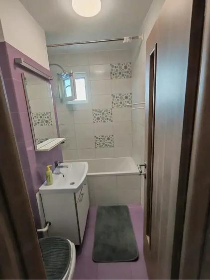 Apartament cu 3 camere semidecomandat în Colentina