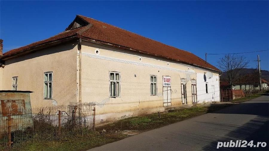 Casă cu 8 camere cu Teren 3008 Mp în Rișculița