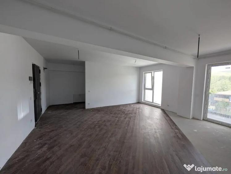 Apartament cu 3 camere semidecomandat în Florești