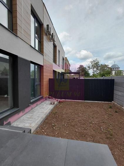 Casă individuală cu 4 camere cu Canalizare în Titan