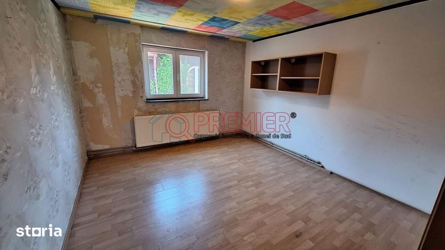 Casă cu 6 camere cu Teren 30 Mp în Apărătorii Patriei