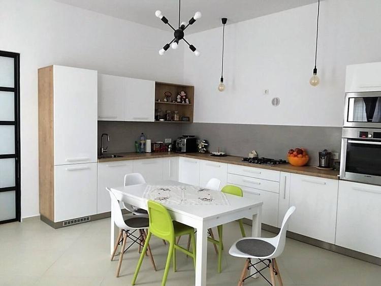 Apartament cu 4 camere decomandat în Central