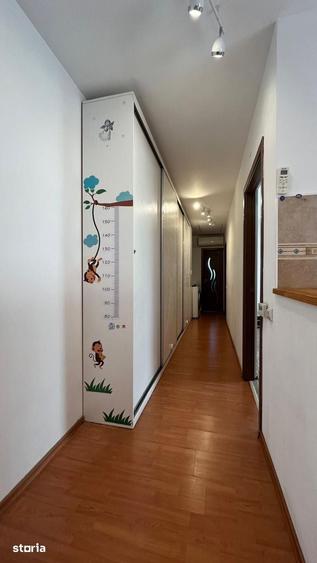 Apartament cu 3 camere decomandat în Est