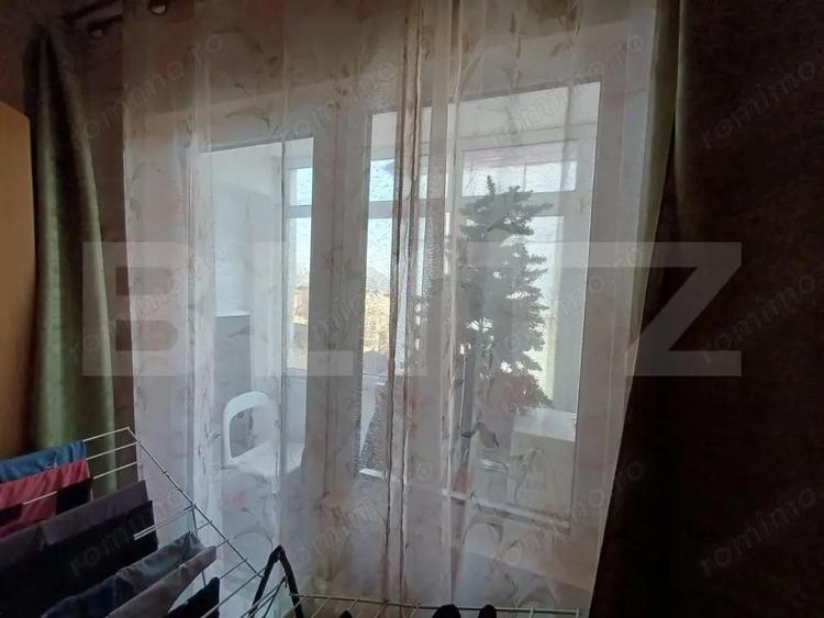 Apartament cu 3 camere semidecomandat în 14 Mai