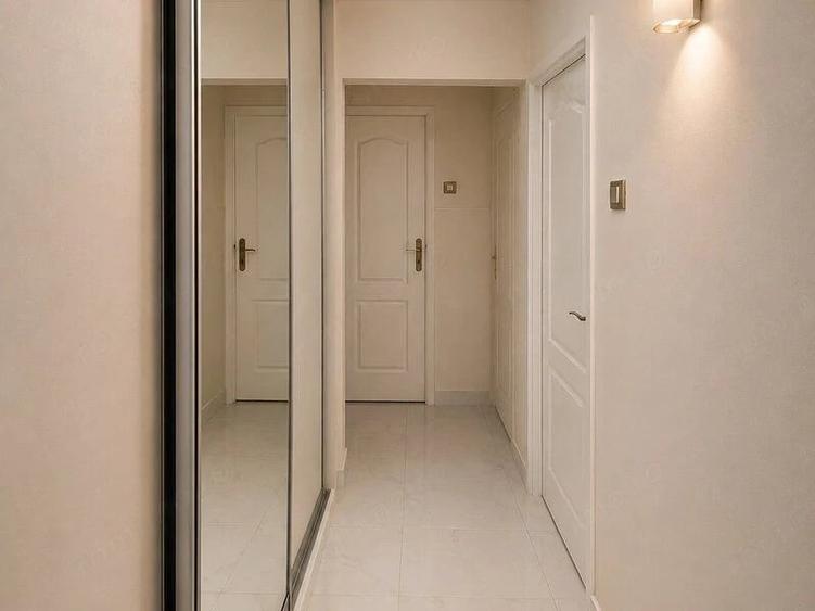 Apartament cu 3 camere decomandat în Titan