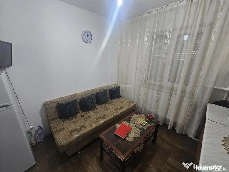 Garsonieră decomandată în Central