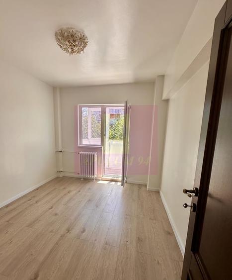 Apartament cu 4 camere semidecomandat în Ștefan cel Mare