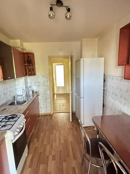 Apartament cu 3 camere decomandat, mobilat în Mioriței