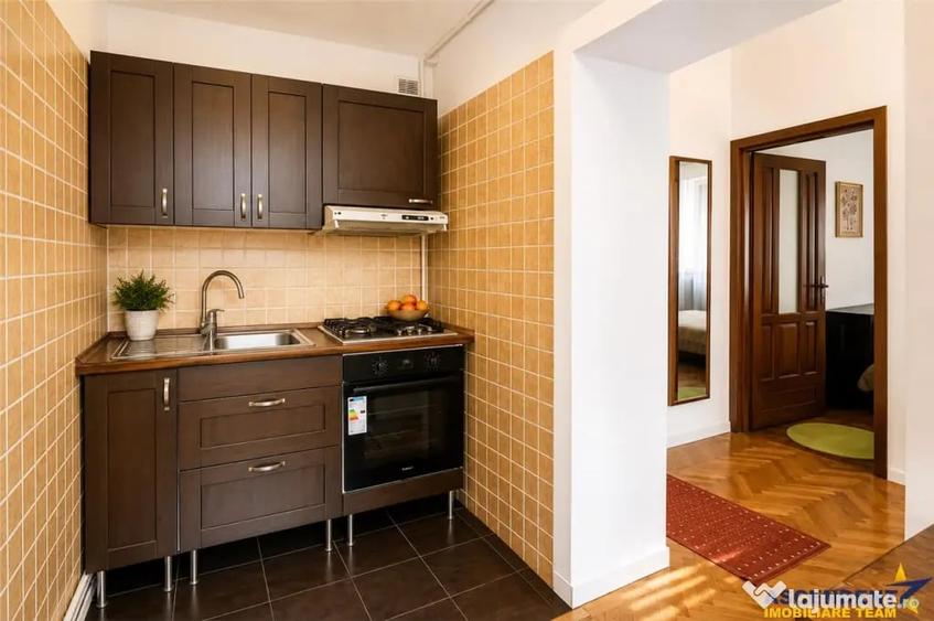 Apartament cu 2 camere decomandat în Centrul Istoric