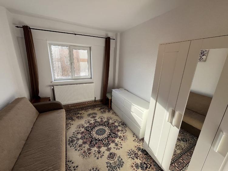 Apartament cu 3 camere decomandat, mobilat în Cetate