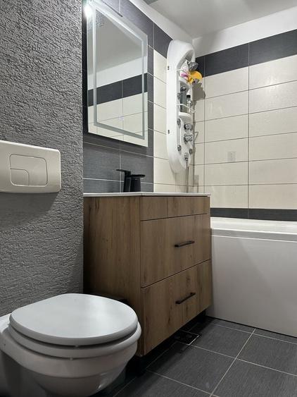 Apartament cu 3 camere decomandat în Exterior Vest