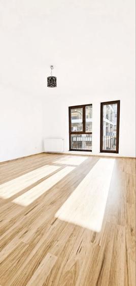 Apartament cu 2 camere decomandat în Tractorul