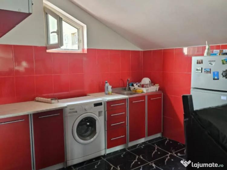 Casă cu 8 camere cu Teren 166 Mp în Central