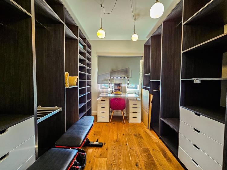 Apartament cu 4 camere decomandat, mobilat în Tei