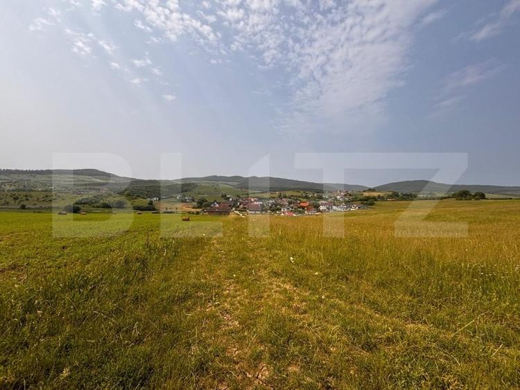 Teren Construcții intravilan de 900 mp, în Est