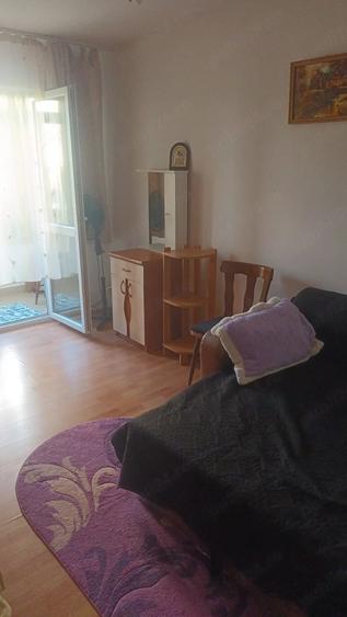 Garsonieră decomandată în Ostroveni